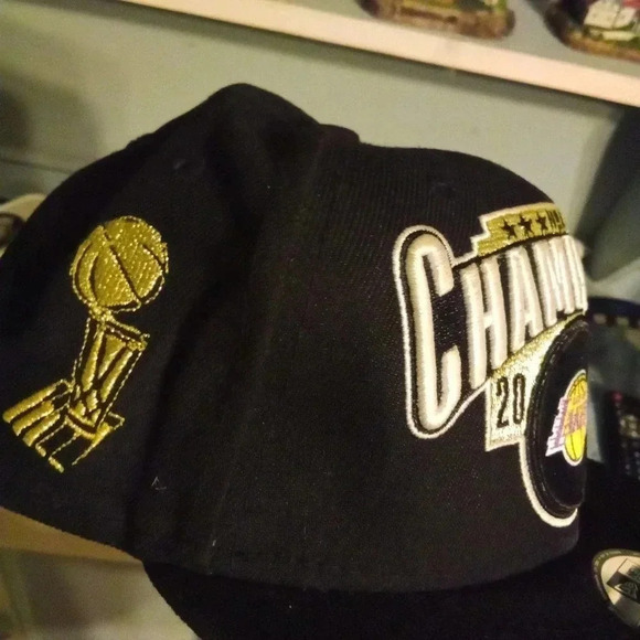 New Era Los Angeles Lakers 2020 NBA Champions Hat YOUTH - Picture 2 of 4